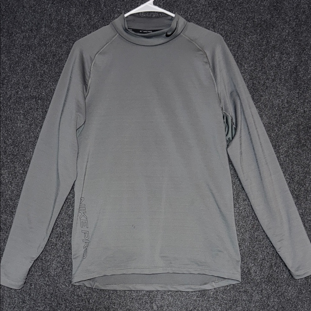 Nike Pro Men's Long Sleeve Slim Fit Shirt in Gray